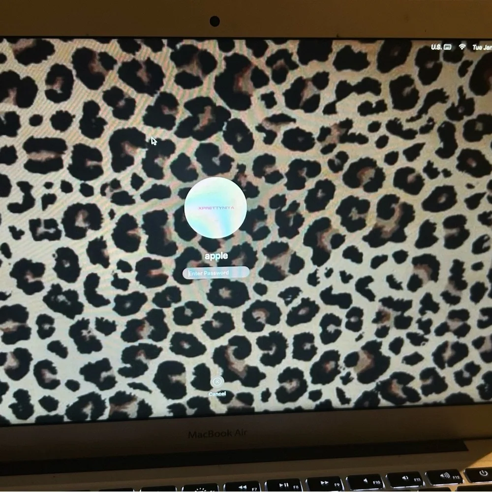 MacBook Air 2015 13” i7 - Great Condition (Small Battery Issue)